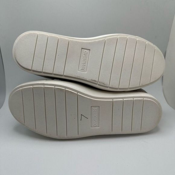 CUSHIONAIRE Women's Hart Hidden Wedge Sneaker 7 WIDE GRAY - Picture 5 of 7